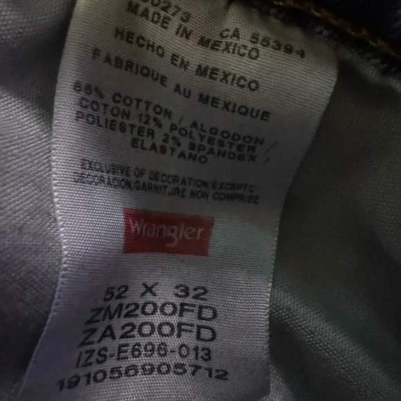 Wrangler Men's Classic Indigo Straight Jeans 52x32 - Picture 3 of 4